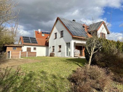 Gepflegtes Einfamilienhaus mit großzügigem Garten und Garage in Amerdingen