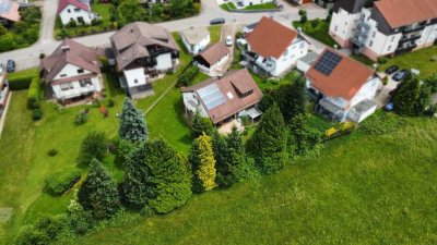 Viel Platz: Haus mit großem Garten und Doppelgarage