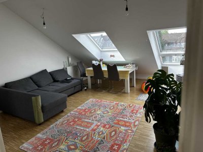 Moderne, kernsanierte 2,5 Zimmerwohnung mit großer Wohnküche!