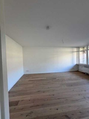 Sanierte Wohnung mit Garten