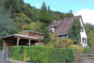 Einfamilienhaus mit Potenzial und toller Aussicht über Neckargerach