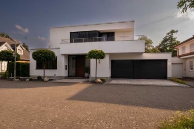 Elegante Bauhaus-Villa mit Poollandschaft und Basketballplatz in Düsseldorf-Nähe