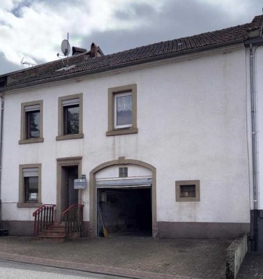 Neue Bilder :PROVISIONSFREI : Ohne-Makler: Renovierungsbedürftiges Einfamilienhaus in Kastel-Staadt