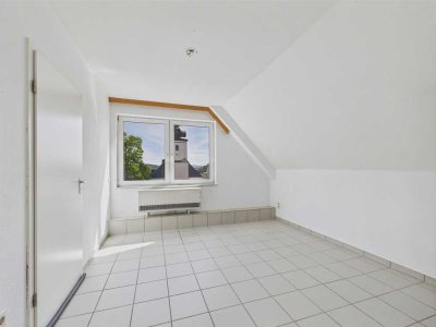 Kompakte 2 Zimmer-Dachgeschoss-Wohnung mit Stellplatz in gepflegtem Haus