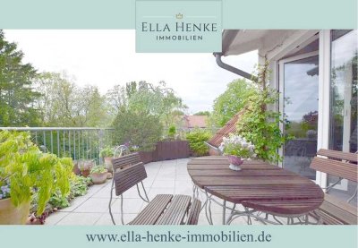 Moderne, hochwertig ausgestattete Penthouse-Maisonette mit großer Dachterrasse + Carport