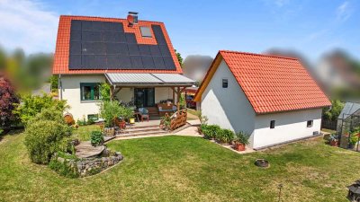 Modernisiertes Wohnhaus mit PV-Anlage, Wärmepumpe / Energieklasse A+ / Nebengebäude ausbaufähig