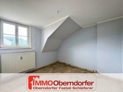 Sanierungsbedürftige Drei-Zimmer-Wohnung mit zwei Parkplätze | RIEDERSBACH