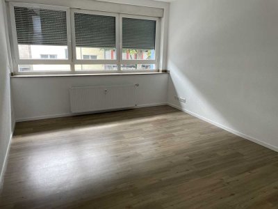 Komplett neu renov. ca. 73 m²  2 Zi-Whg., K,D,B, Düsseldorf Mitte, Nähe Bhf., Altstadt u. Kö.
