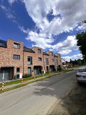 Premium Reihenmittelhaus mit A+ Effizienz, Außenpool, PV-Anlage und Wallbox Stellplatz