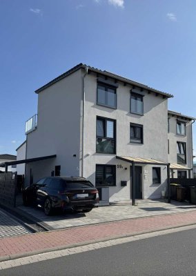 Neue stilvolle Doppelhaushälfte voll unterkellert für die ganze Familie mit Garten und weitem Blick
