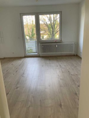 Geräumige 2,5 Zimmerwohnung mit großer Wohnküche, neuem Wannenbad mit Fenster sowie Balkon