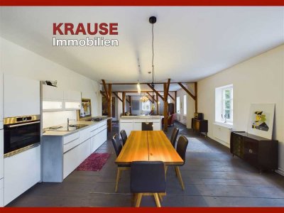 *Wohnen im historischen Schloss* Loft Wohnung mit prominentem Hintergrund!