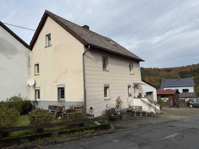 Teilweise renoviertes Einfamilienhaus mit Garage in Üdersdorf-Trittscheid