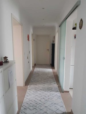 Stilvolle, vollständig renovierte 4-Zimmer-Wohnung in ruhiger Lage - provisionsfrei