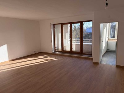 Schöne, helle 2-Zimmer-Wohnung 74qm mit großem Wohnzimmer