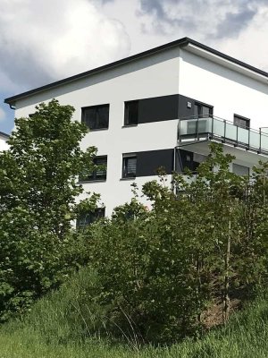 Moderne 2 Zimmer Obergeschoß-WHG mit Balkon