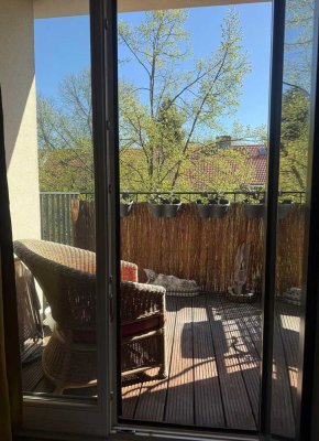 Lichtdurchflutete Dachgeschoss -Maisonette mit 3 Balkonen & Weitblick mit TG-Stellplatz