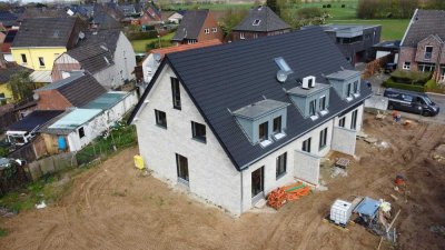 PREISREDUZIERUNG: XXL-Grundstück mit energiesparendem Neubau-REH am Stichwegende in Wesel-Ginderich!