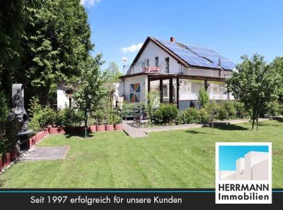 Charmantes EFH mit großem Garten, mehreren Terrassen und Nebengebäude