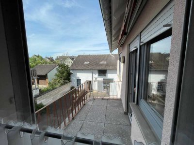 Dreieich-Sprendlingen: Wohnhaus mit 2 Wohnungen, Scheune und großem Garten