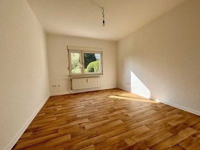 Frisch renovierte 2-Zimmer-Wohnung mit Gemeinschaftsgarten und praktischem Stauraum