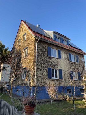 Mehrfamilienhaus mit Garten und Nebengebäude