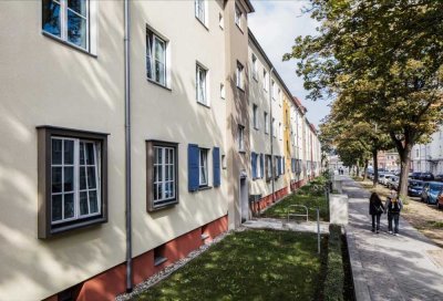 2 Zimmer mit Balkon und Badewanne, schneller Zugang zur City