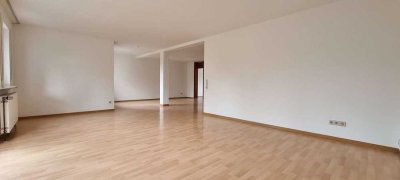 Großzügige Erdgeschosswohnung mit kl. Garten und Terrasse in S-Bahn Nähe