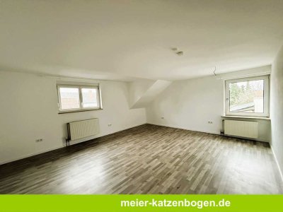 2-Zimmer-Dachgeschosswohnung mit Küche und Garage