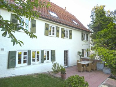 Ein echter Wohnklassiker und Wohntraum für höchste Ansprüche!  Wunderschönes Bauernhaus in Stuttgart