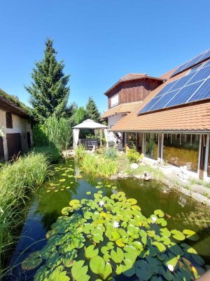 Großes Einfamilienhaus mit Nebengelass, Pool und Grundstück zu verkaufen.