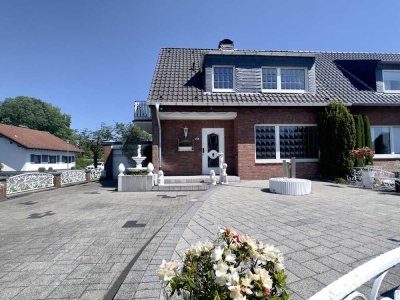charmantes Haus in Schiefbahn: großzügig, lichtdurchflutet, große Terrasse - sanierungsbedürftig!