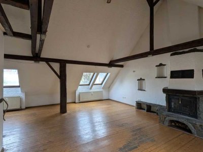 Rustikales Loft-Potenzial unterm Dach: 109 m² für Individualisten mit Kamin & Mansarde