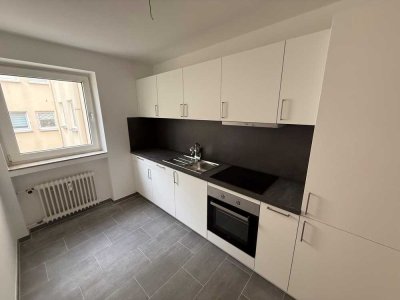 Erstbezug nach umfassender Sanierung! - Lichtdurchflutete 3-Zimmer Wohnung