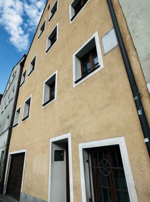 Großes Einfamilienhaus in der Altstadt / Denkmalensemble mit Blick auf Veste Oberhaus am Bschüttpark