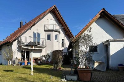 Ruhig gelegene Doppelhaushälfte in grüner Umgebung mit vielseitigen Nutzungsmöglichkeiten in Berg