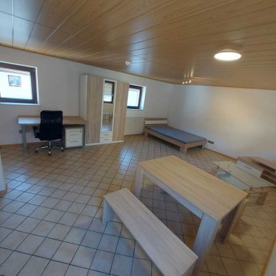 Großzügige teilmöblierte 1 Zimmer Wohnung!