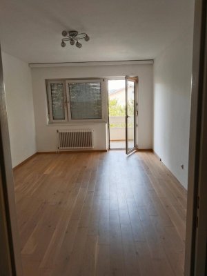 80 m² Wohnung mit Balkon, 2 Schlafzimmern &amp; Parkplatz – auch WG-geeignet – Nähe Krems