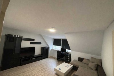 Helle 2,5 Zimmer DG-Wohnung in Krefeld-Oppum – Bad teilweise erneuert, gute Lage
