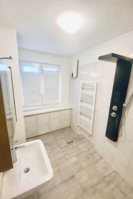 Leerstehend und Provisionsfrei: Barrierefreie 2-Zimmer-Hochparterre-Wohnung mit Garten und Terrasse