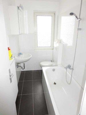 ***Bürgergarten/Münsterstr-Kernsaniert mit Laminat, neuem Wannenbad & Wohnküche***
