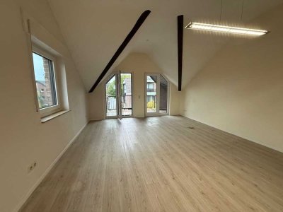 Wunderschöne großzügige 70 qm 3-Zi,D,Bad,WC +  Balkon u offener Küche , HS City nähe Krankenhaus