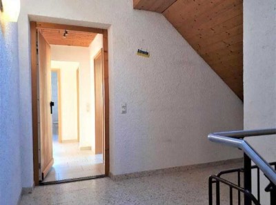3-Zimmer-DG-Wohnung mit ausgebautem Dachboden – zentral in Altdorf bei Nürtingen