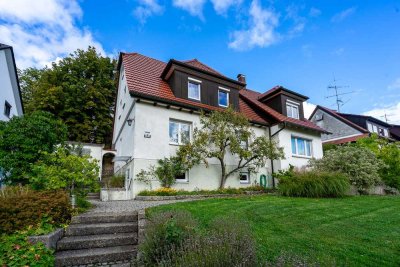 Charmantes Zweifamilienhaus mit großem Garten in ruhiger Lage