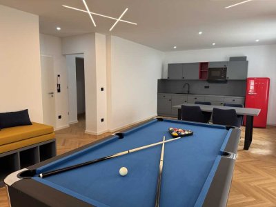 Neue möblierte 4-Zimmer-Loftwohnung mit Billardtisch
