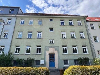Praktisch geschnittene 3-Zimmer-Eigentumswohnung mit Balkon in der Rostocker KTV