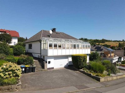 Lichtdurchfluteter Bungalow in Bestlage – mit traumhaftem Wintergarten