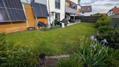 Moderne Gartenwohnung mit KfW55-Standard, Carport & E-Ladestation – Erstklassiges Wohnen in Fürth