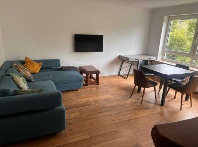 Moderne und voll möblierte 3 Zimmer Wohnung mit Balkon