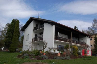 Blick über Markt Rettenbach: 4-Zimmer-Wohnung im DG mit Balkon!